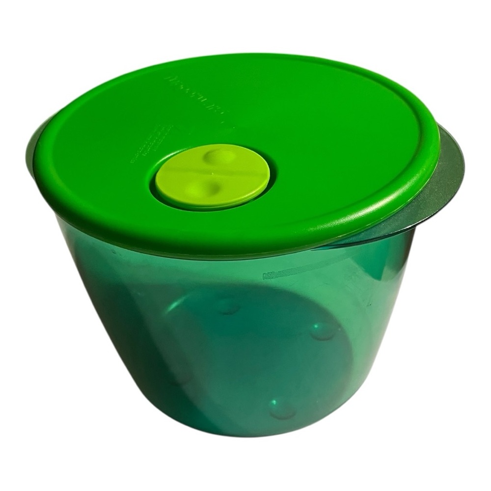 Tupperware rock n serve spearmint green 3.5 quart large container microwavable.